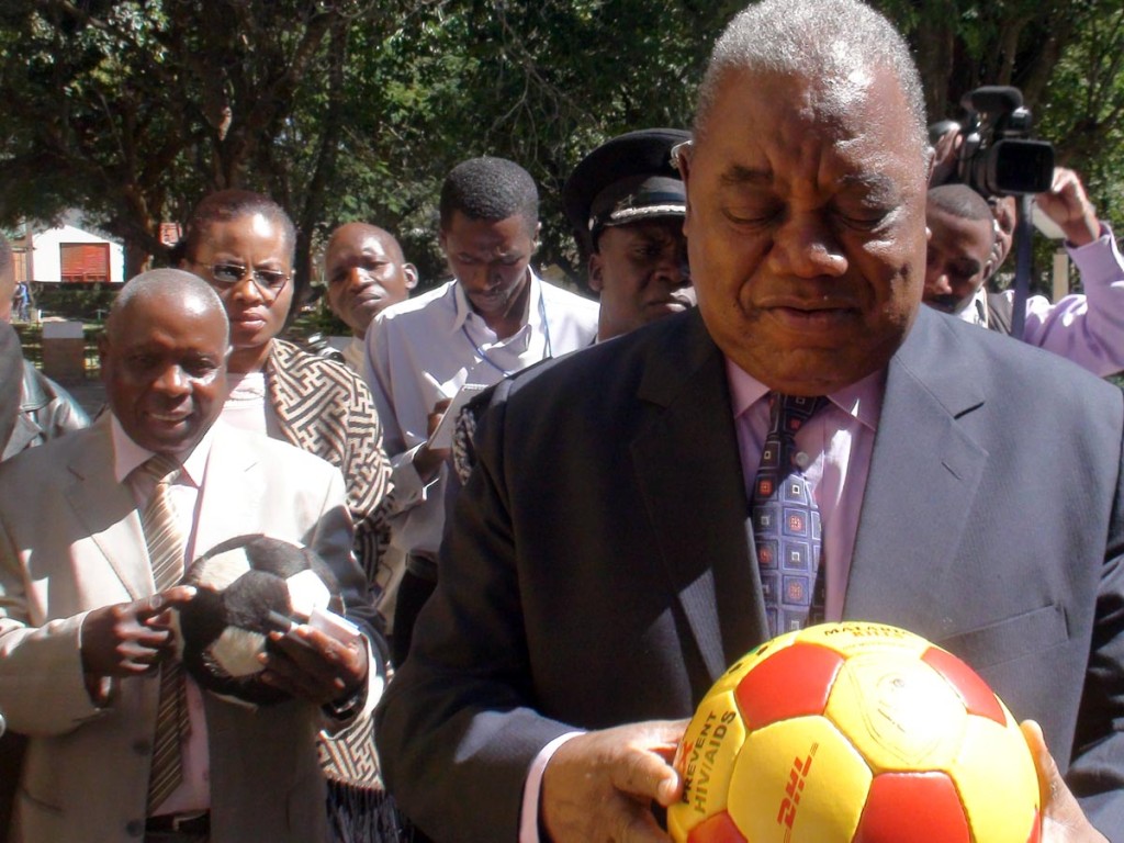 President Rupiah Banda with a DHL replica of The Ball